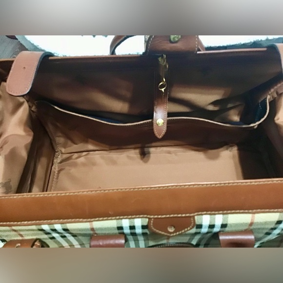 Burberry Travel Bags - Picture 14 of 15